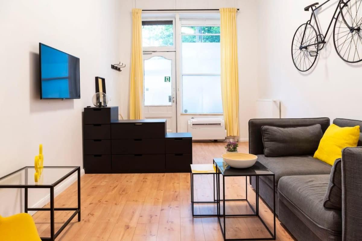 Spacious Two Br Plus Ac Plus Selfcheckin Берлин Экстерьер фото