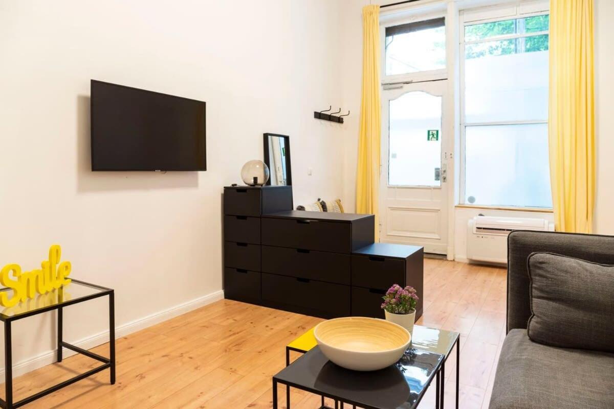 Spacious Two Br Plus Ac Plus Selfcheckin Берлин Экстерьер фото