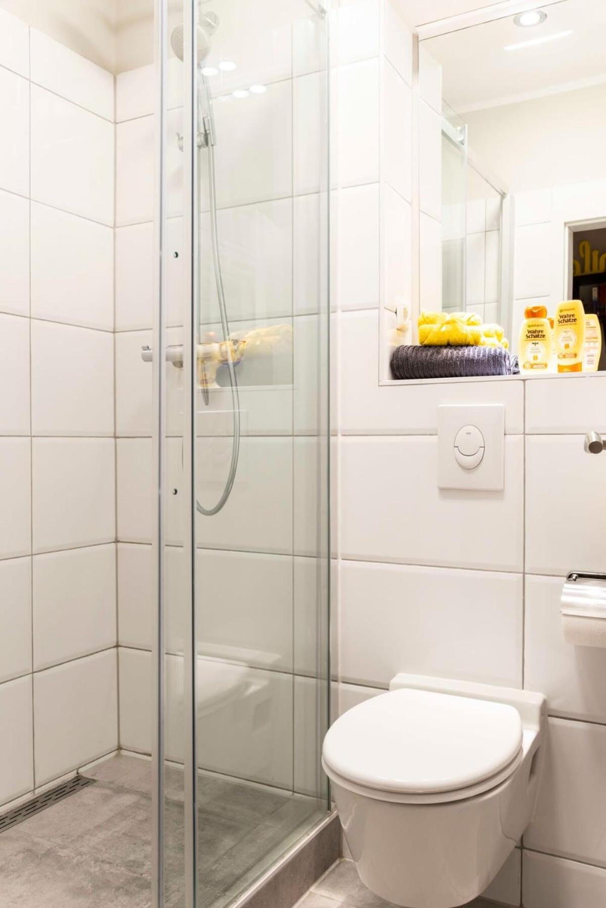 Spacious Two Br Plus Ac Plus Selfcheckin Берлин Экстерьер фото